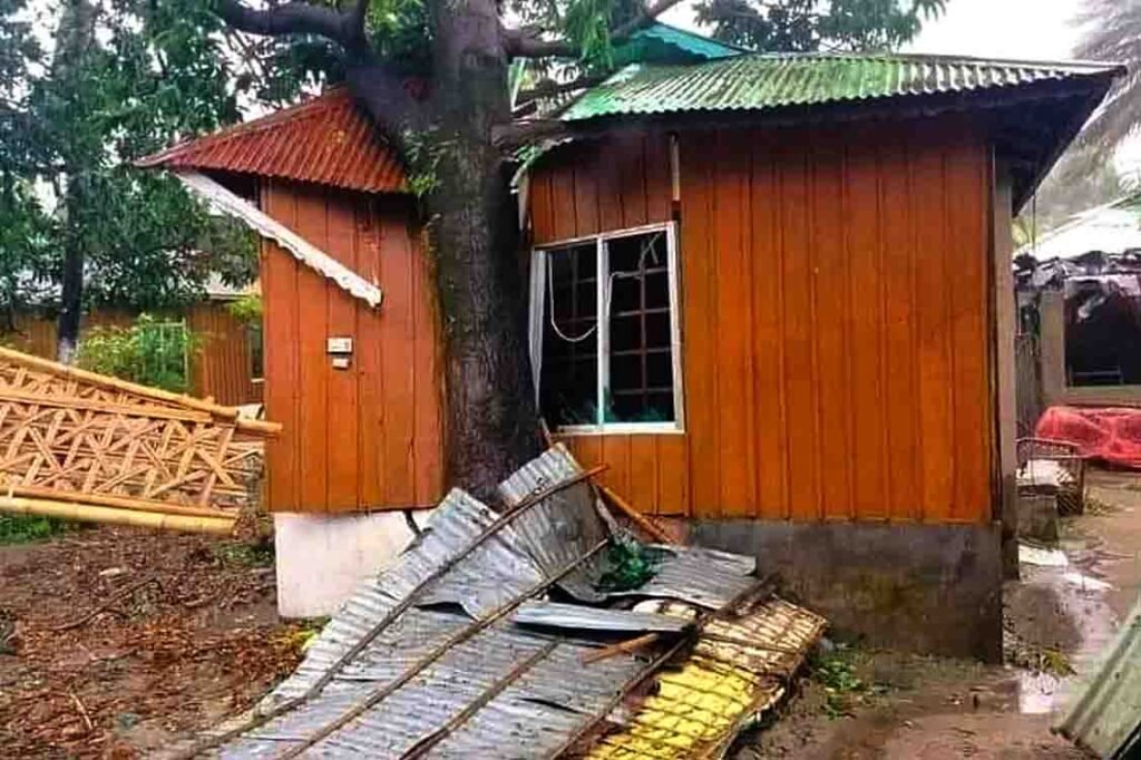সেন্টমার্টিনে ঘূর্ণিঝড় মোখার তাণ্ডবে ১১ জন আহত ৯০০টি ঘরবাড়ি বিধ্বস্ত