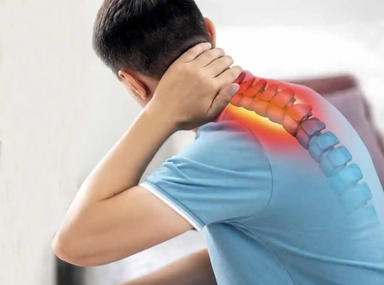 ঘাড়ব্যথা দূর করতে যে ৩ ব্যায়াম করবেন