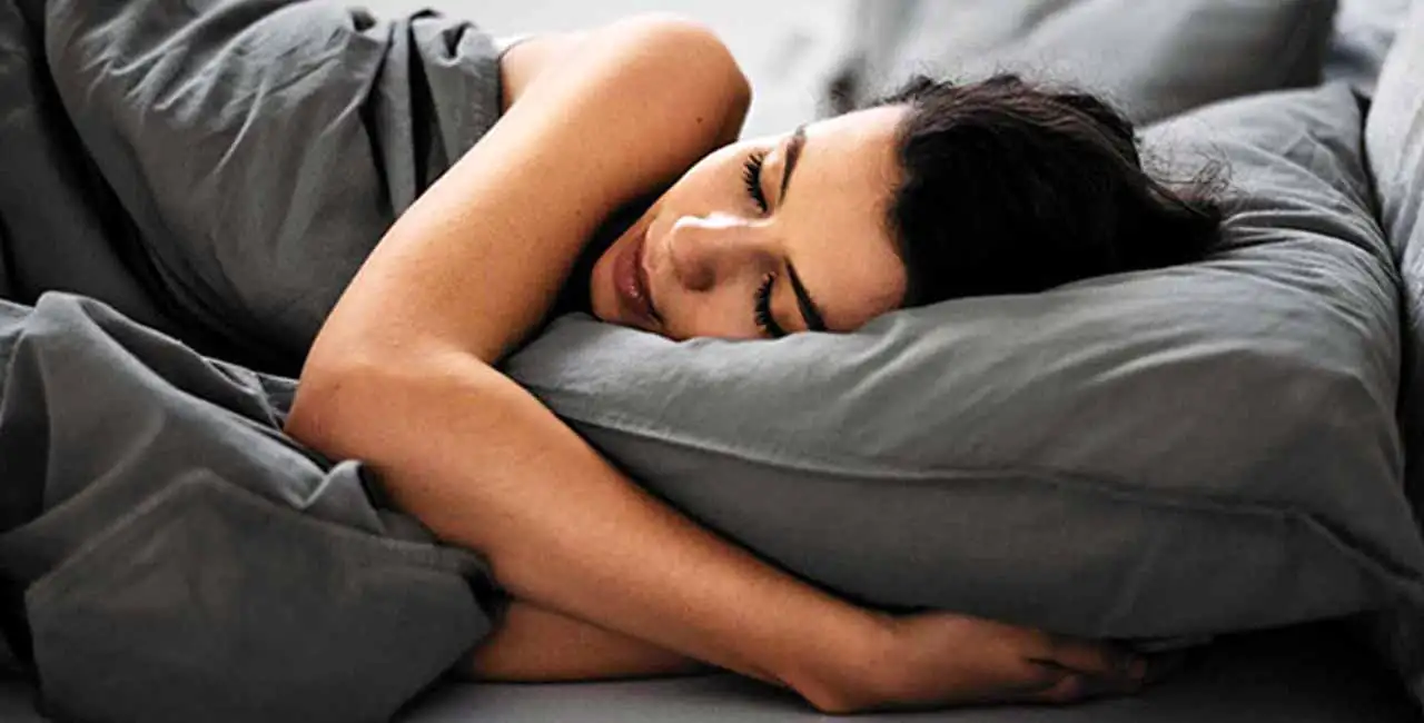 রাতে কখন ঘুমানো উচিত? পর্যাপ্ত ঘুমের উপকারিতা